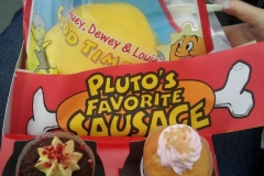596